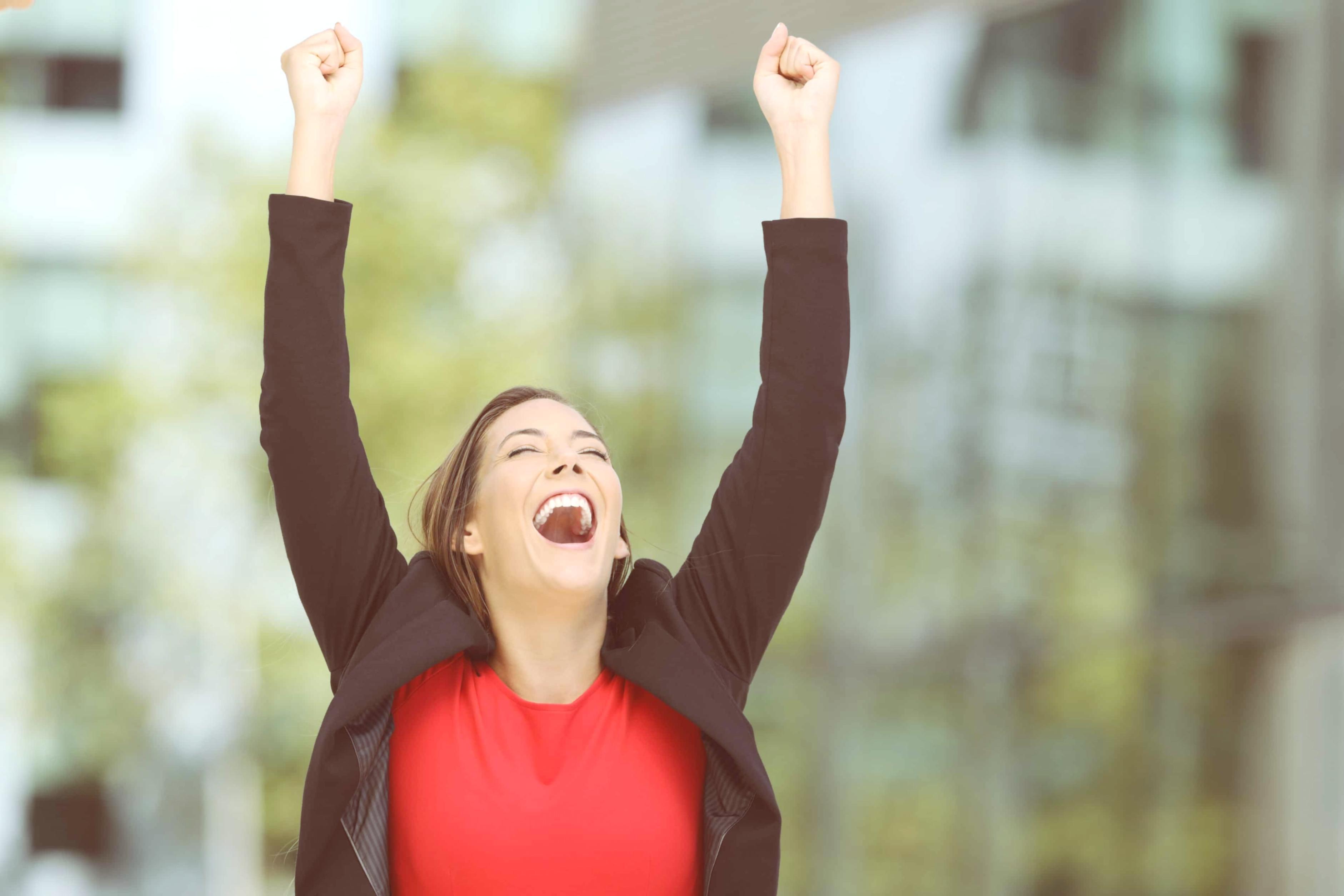 Equipo de cirelothanu trabajando en estrategias financieras